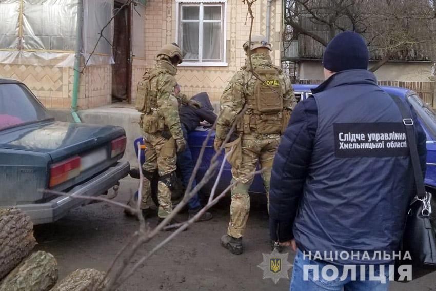 На Хмельниччині працівники поліції затримали групу осіб за незаконний збут наркотичних речовин