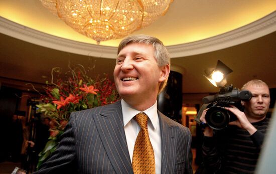 Аналітики на службі олігархів. Особливості піару по-Ахметовськи