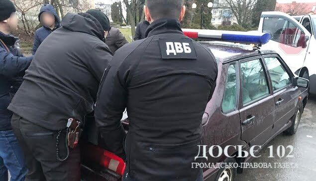 На Тернопільщині викрили поліцейського на доларовому хабарі (фото)