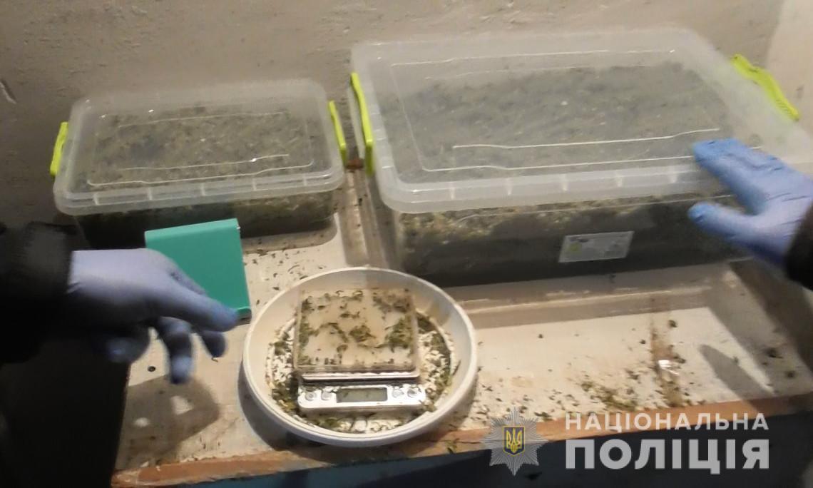 Поліцейські Черкащини виявили у жителя Умані близько трьох кілограмів наркотику
