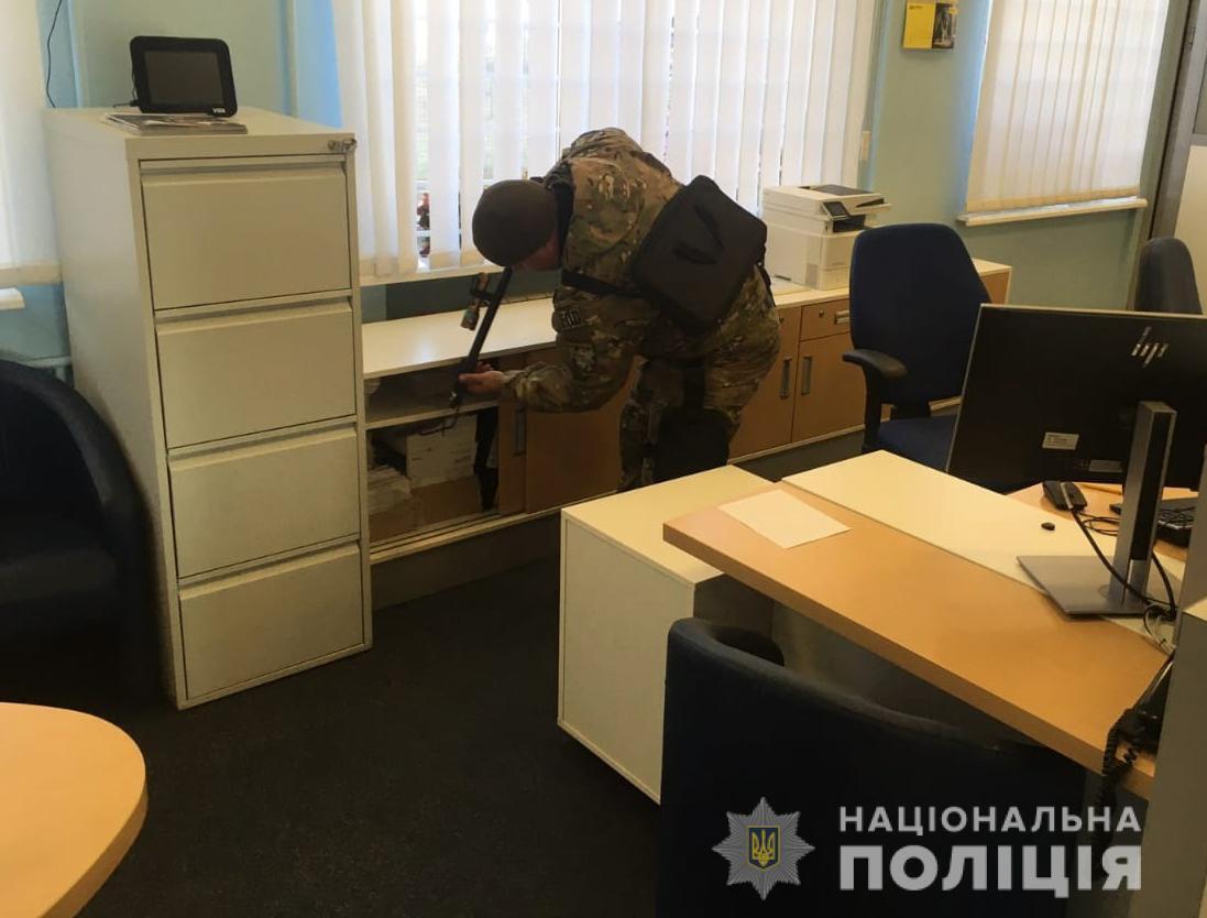 Поліцейські встановили особу псевдомінера офісної будівлі в Луцьку