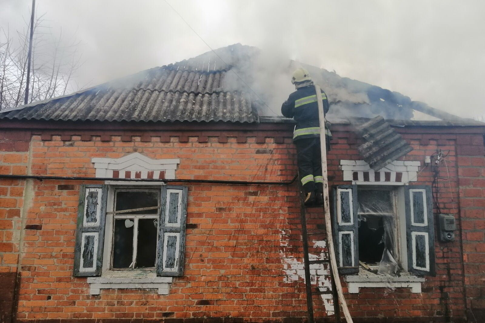Харківська область: рятувальники загасили пожежу у приватному будинку на двох господарів