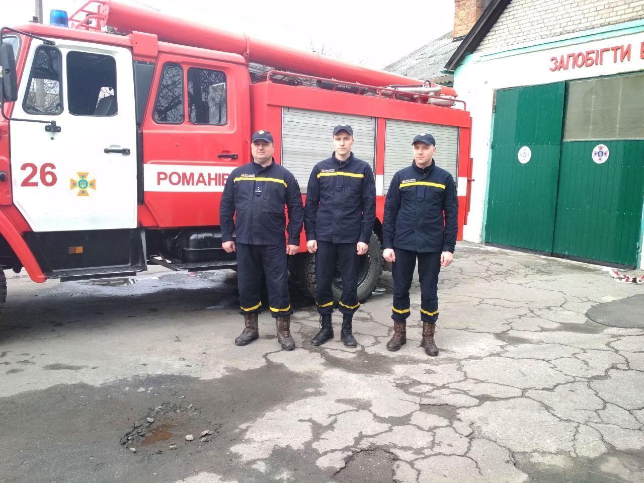 Житомирська область: троє вогнеборців під час ДТП врятували водія та загасили палаючий автомобіль
