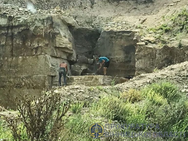На Вінниччині без спеціального дозволу на користування надрами видобувався камінь-пісковик