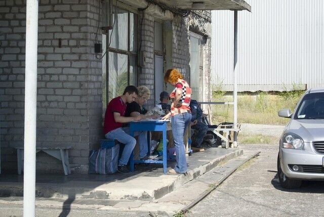В Донбассе банкиры захватили стекольный завод. Предприятие задолжало банку несколько миллионов долларов