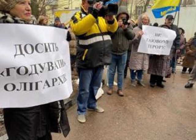 Жители Житомира сожгли платежки за доставку газа