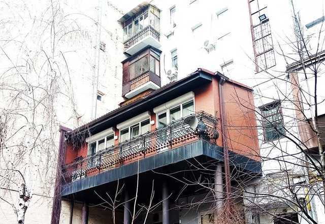 Фото огромного ''царя-балкона'' в Киеве вызвало ажиотаж в сети