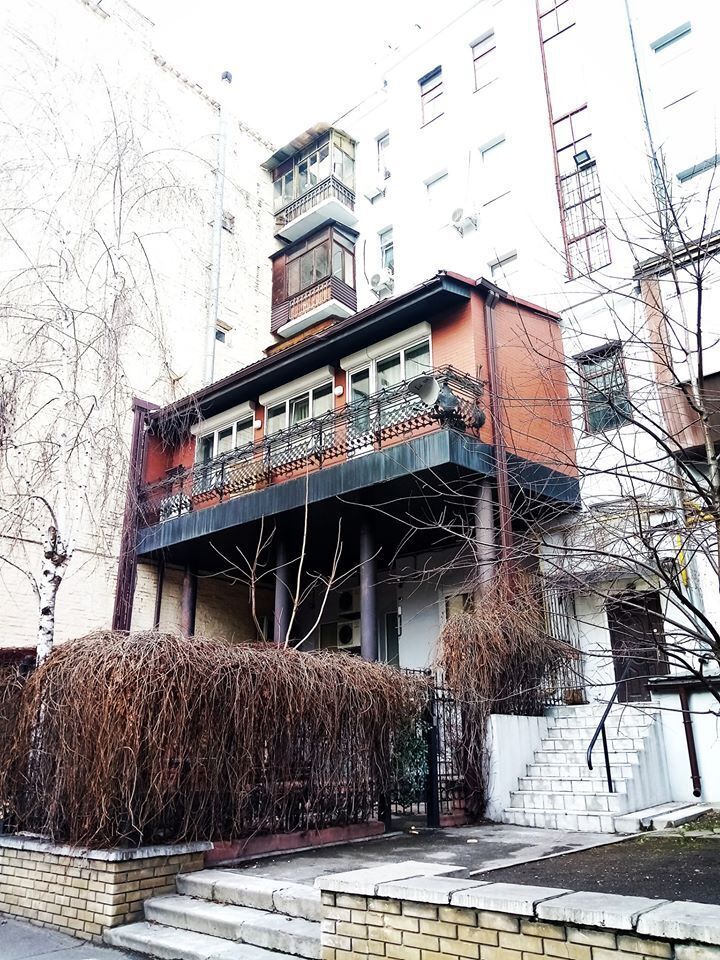 Фото огромного ''царя-балкона'' в Киеве вызвало ажиотаж в сети