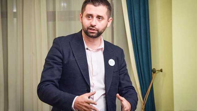 Ми далі йдемо шляхом розведення сил, – Арахамія про загострення на Луганщині