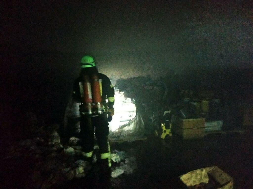 Дніпропетровська область: вогнеборці ліквідували пожежу в будівлі цеху по виготовленню металевої сітки