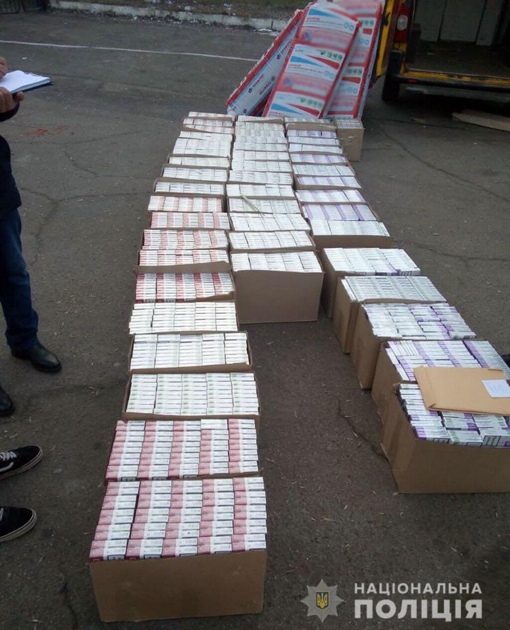 Поліцейські Донеччини викрили схему реалізації фальсифікованої тютюнової продукції в різних областях України
