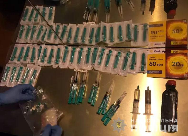 У Херсоні поліцейські затримали злочинну групу наркодилерів
