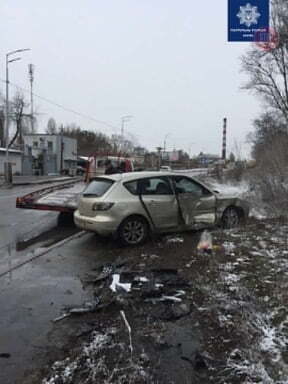 Розігнався в ожеледицю: у столиці водій протаранив чужу автівку (фото)