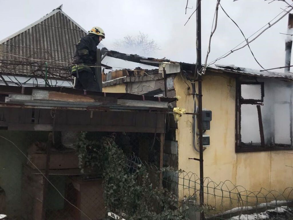 м. Дніпро: внаслідок пожежі в гаражі постраждав чоловік (ВІДЕО)