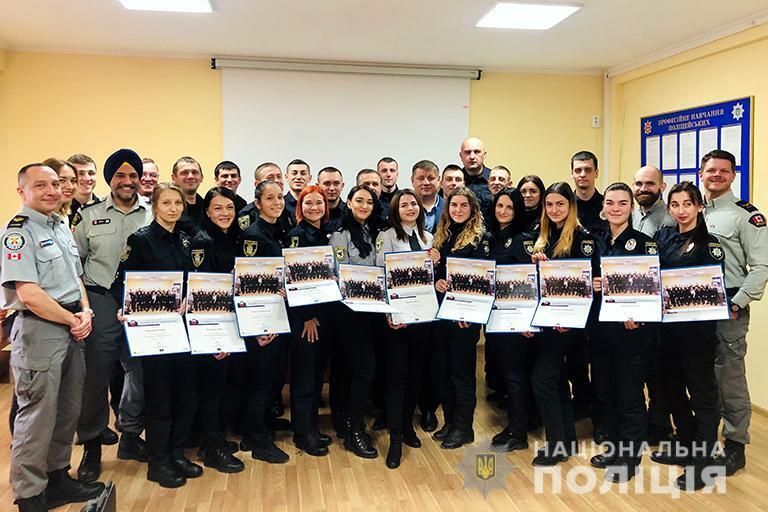 Канадські поліцейські провели тренінг для прикарпатських колег, щодо взаємодії з громадою