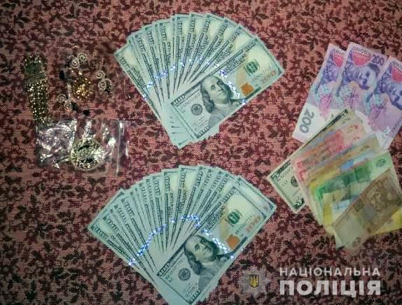 У Херсоні поліцейські затримали злочинну групу наркодилерів