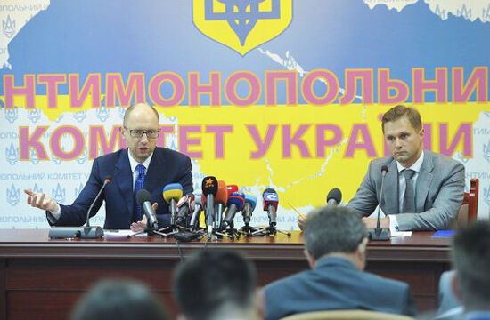 Фірташ продовжує заробляти. Кому вигідний газовий шантаж напередодні виборів