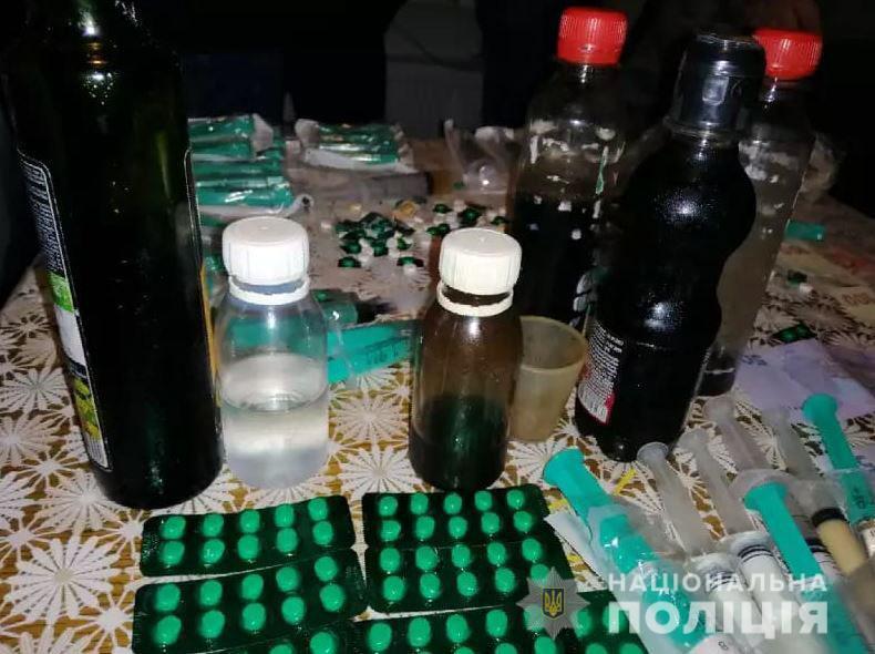 У Херсоні поліцейські затримали злочинну групу наркодилерів