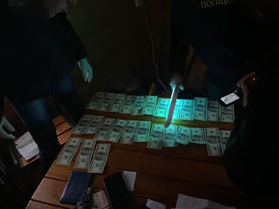 На Волині посадовця Держгеокадастру та сільського голову викрито на одержанні 3700 дол США неправомірної вигоди