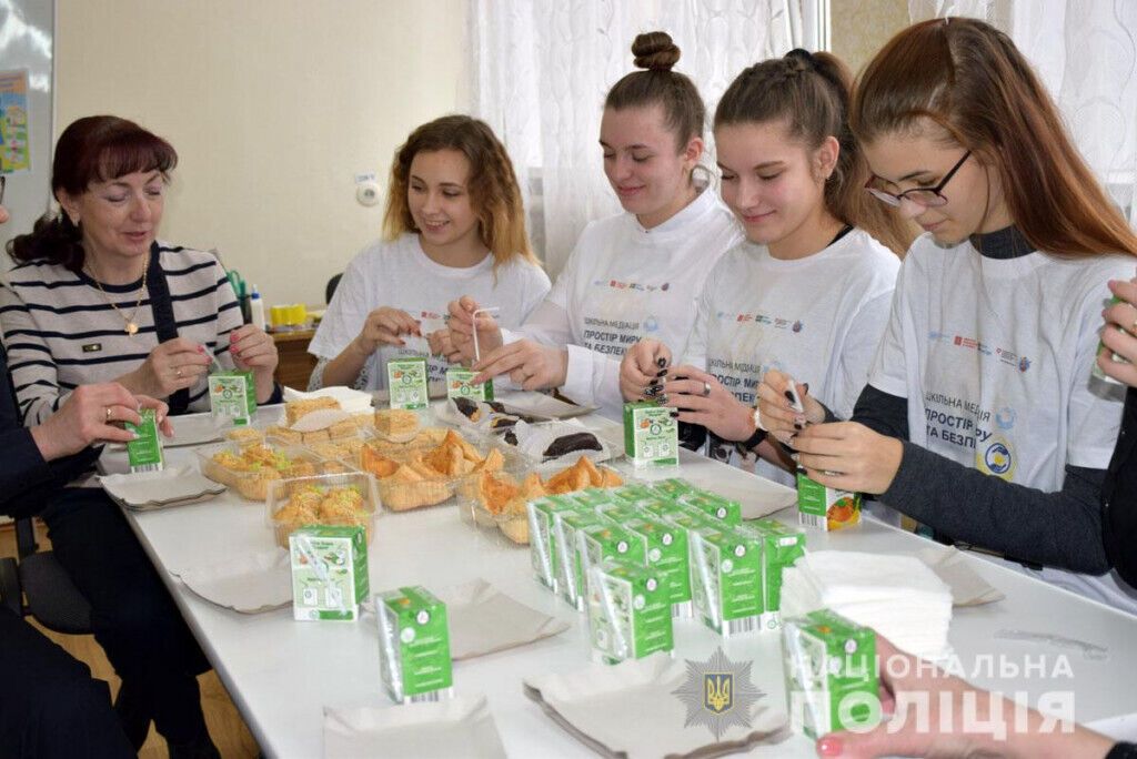 Шкільна служба порозуміння: поліцейські відкрили для дітей Мар’їнки та Авдіївки дві кімнати для вирішення конфліктів