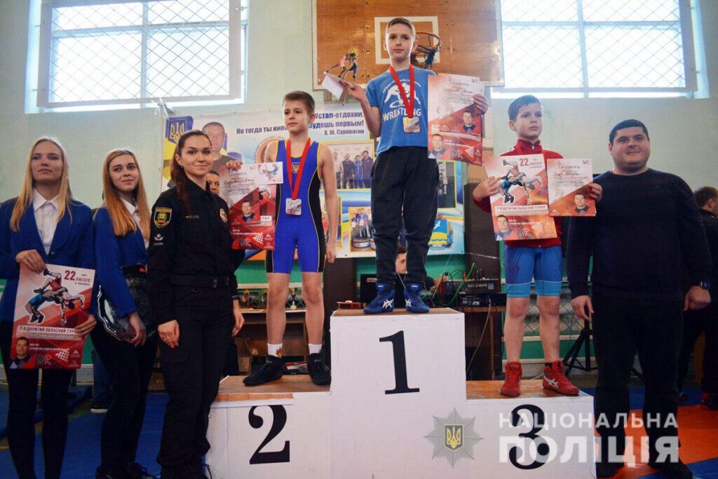 Поліцейські Волновахи привітали маленьких переможців турніру з греко-римської боротьби