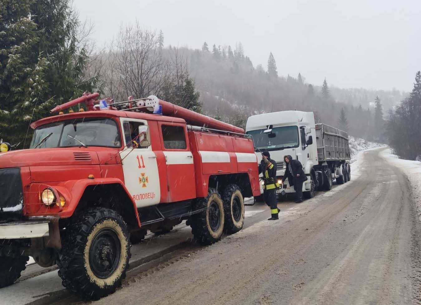 Закарпатські рятувальники ліквідовували наслідки негоди