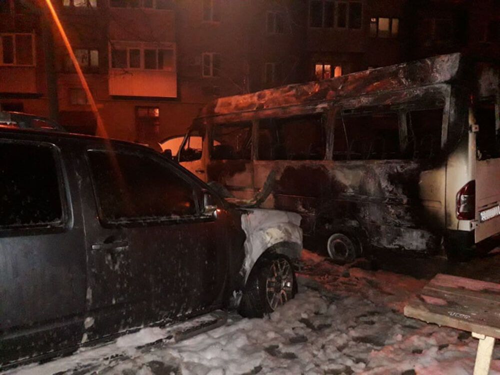 Миколаївська область: ліквідовано пожежу двох автомобілів