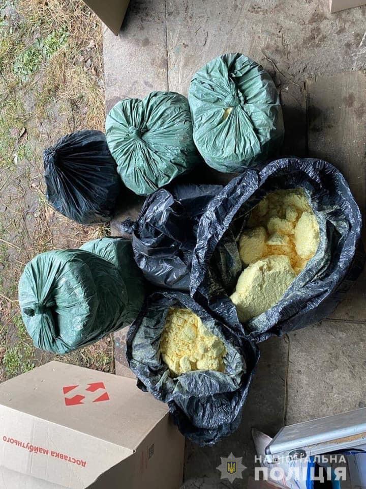 Прикарпатські правоохоронці ліквідували нарколабораторію та затримала її організатора