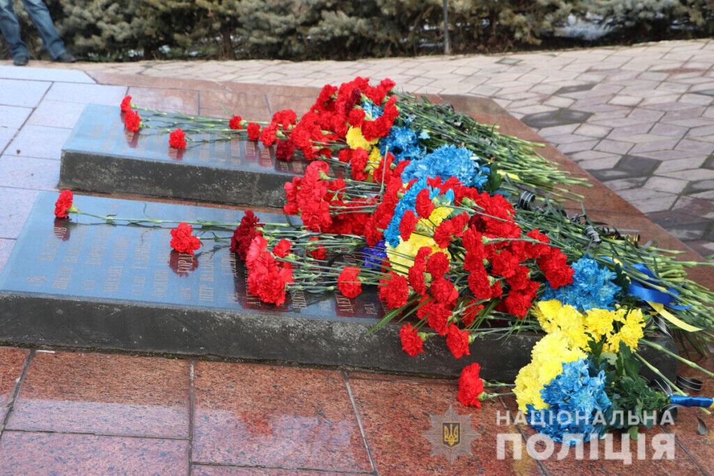 Поліцейські Донеччини вшанували пам'ять учасників бойових дій на території інших держав