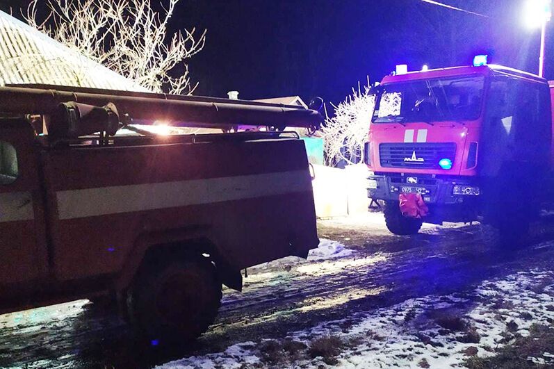 Минулої доби вогнеборцям довелося 4 рази гасити пожежі, що виникали в різних куточках Хмельниччини