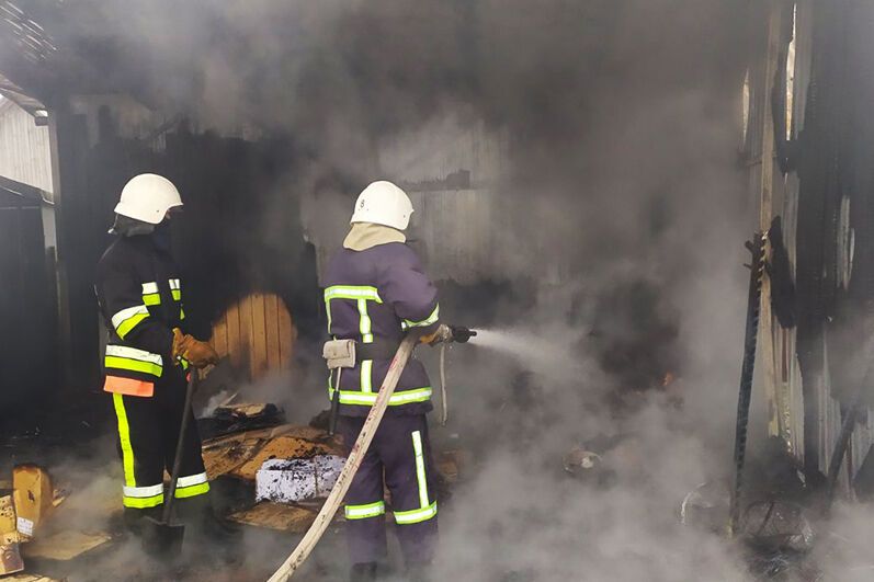 Минулої доби вогнеборцям довелося 4 рази гасити пожежі, що виникали в різних куточках Хмельниччини