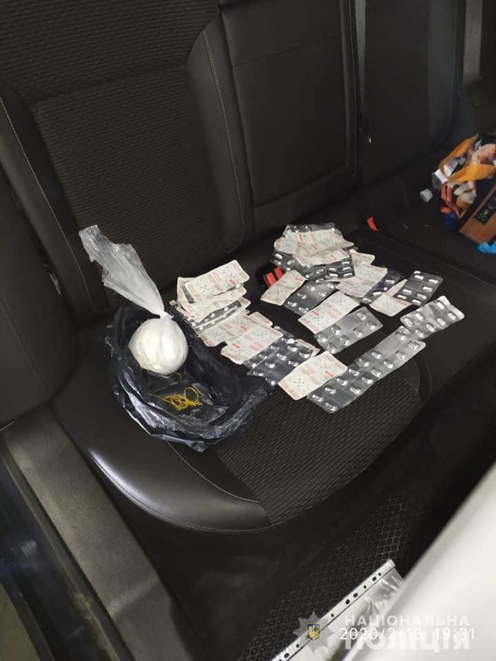 Прикарпатські правоохоронці ліквідували нарколабораторію та затримала її організатора