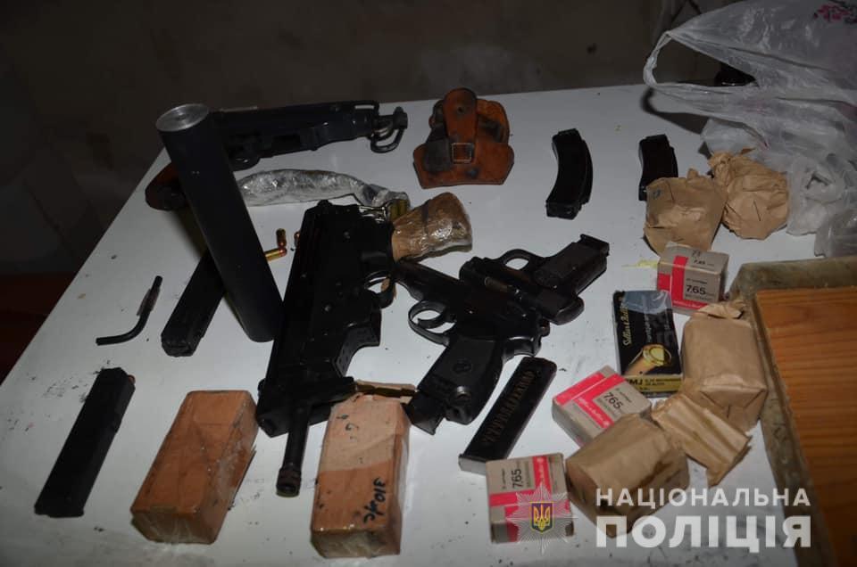 Прикарпатські правоохоронці ліквідували нарколабораторію та затримала її організатора