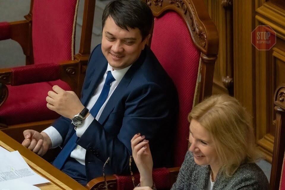 У Разумкова помітили ''бюджетний'' годинник за 50 тисяч гривень (фото)