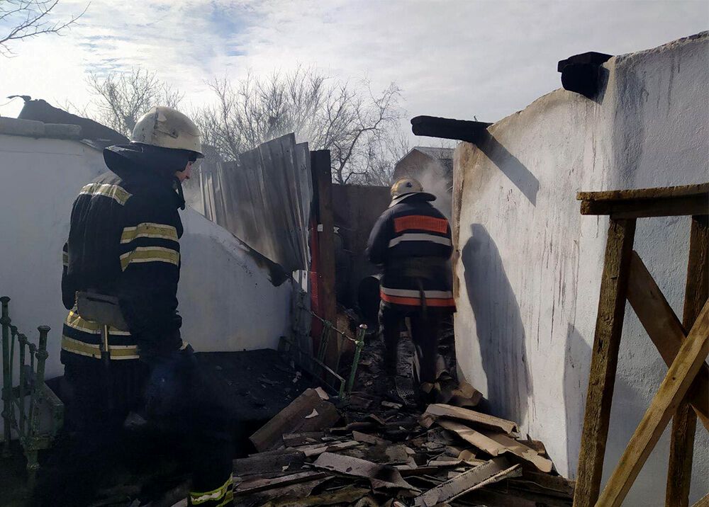 Миколаївська область: минулої доби вогнеборці загасили пожежі житлового будинку та двох господарчих споруд