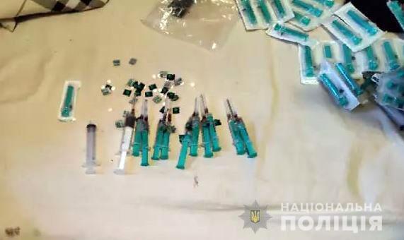 У Херсоні поліцейські затримали злочинну групу наркодилерів