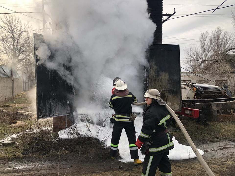 Миколаївська область: вогнеборці ліквідували пожежу в трансформаторній підстанції