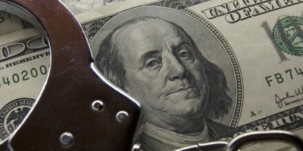 За захистом до Арбузова звертається директор рекламного агенства