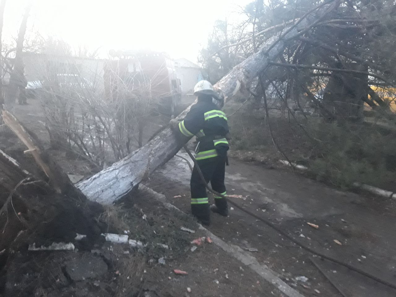 На Кіровоградщині рятувальники долають наслідки негоди
