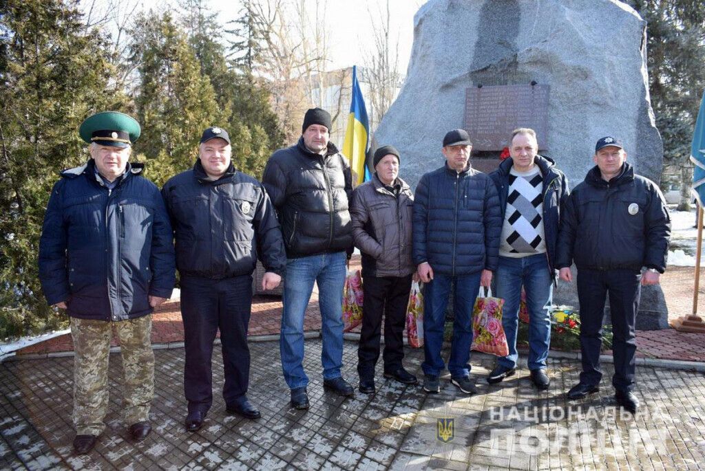 Поліцейські Донеччини вшанували пам'ять учасників бойових дій на території інших держав