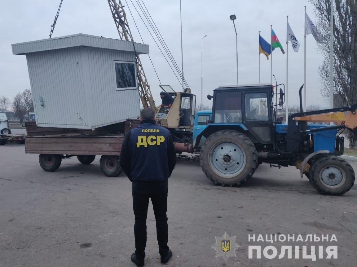 Поліцейські ліквідували 220 незаконних об’єктів продажу пального на території України
