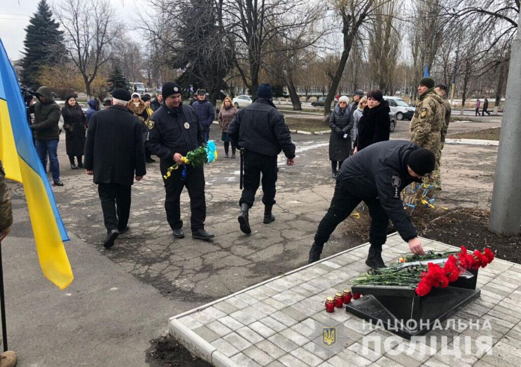 Поліцейські Донеччини вшанували пам’ять Героїв Небесної Сотні