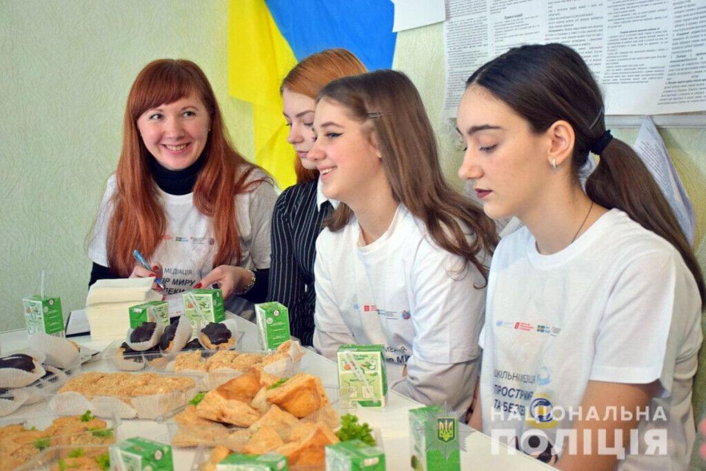 Шкільна служба порозуміння: поліцейські відкрили для дітей Мар’їнки та Авдіївки дві кімнати для вирішення конфліктів
