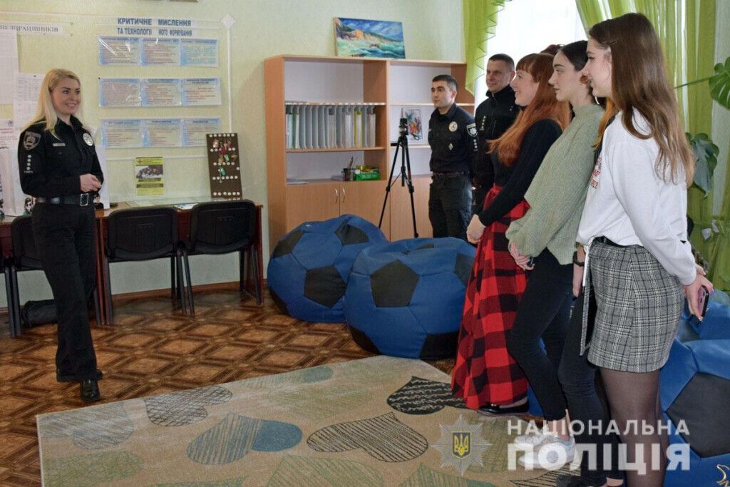Шкільна служба порозуміння: поліцейські відкрили для дітей Мар’їнки та Авдіївки дві кімнати для вирішення конфліктів