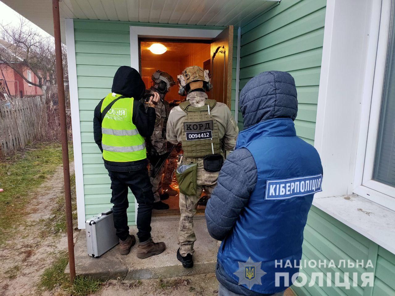 Кіберполіція викрила чоловіка, який створив кілька онлайн-кінотеатрів