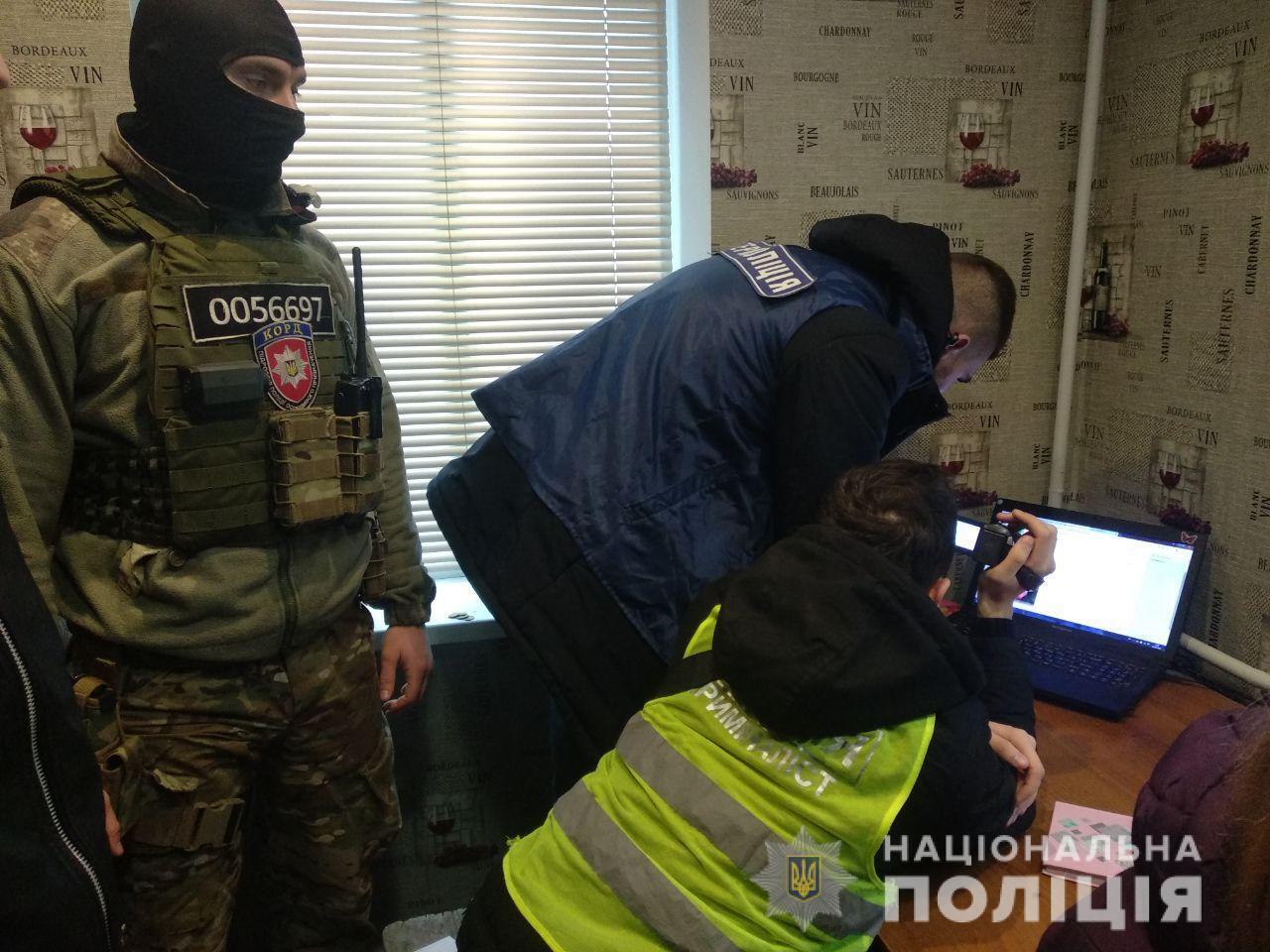 Кіберполіція викрила чоловіка, який створив кілька онлайн-кінотеатрів