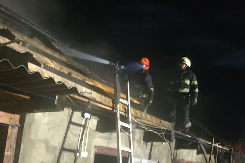 За минулу добу вогнеборцям Хмельниччини довелося тричі приборкувати пожежі