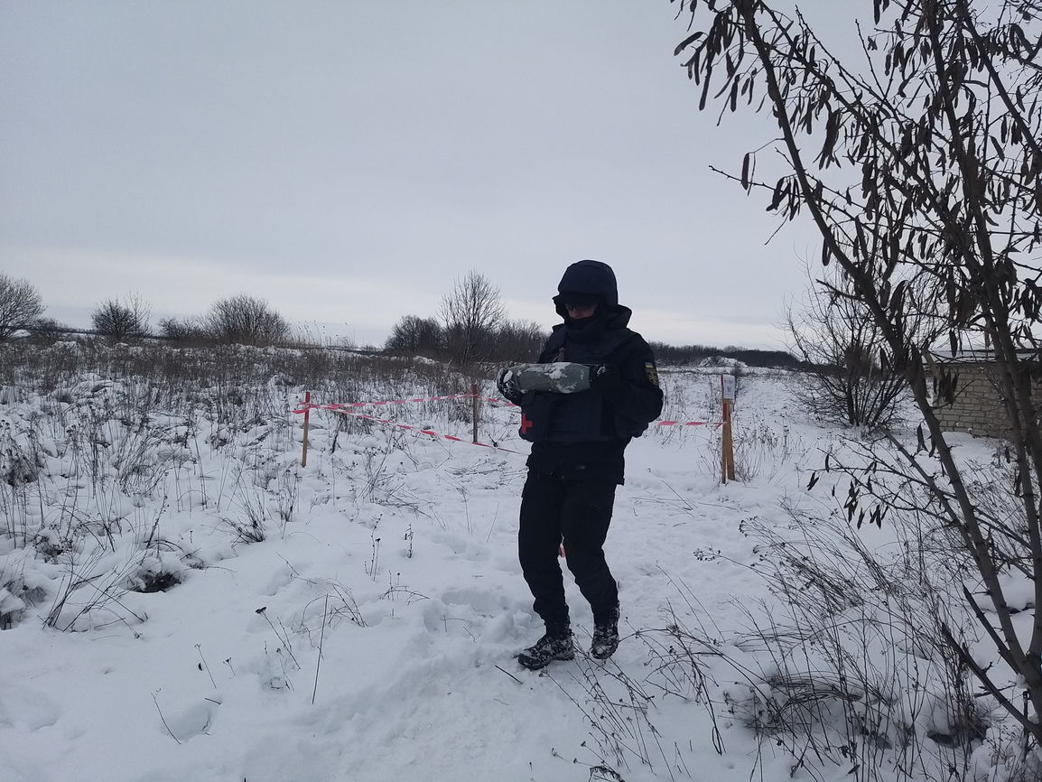 На Донеччині піротехніки ДСНС вилучили із каналу Сіверський Донець – Донбас 5 артилерійських снарядів