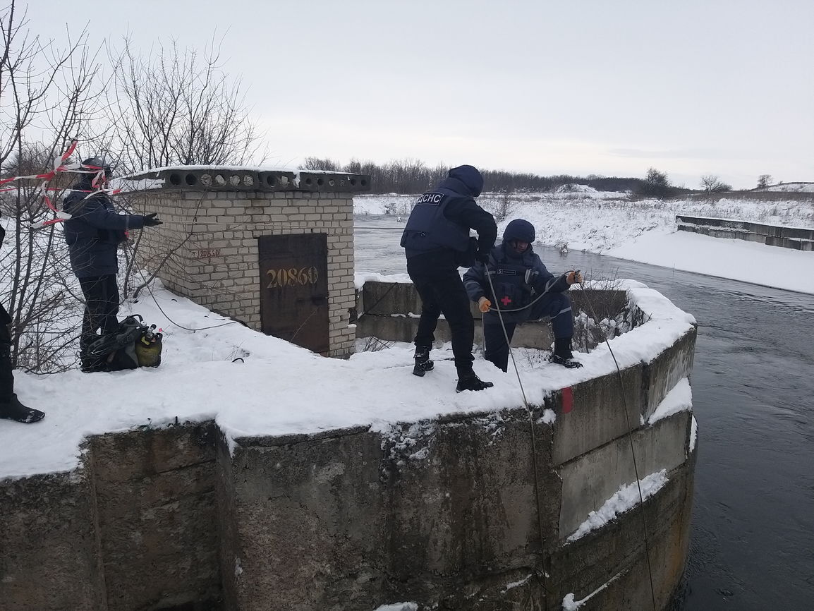 На Донеччині піротехніки ДСНС вилучили із каналу Сіверський Донець – Донбас 5 артилерійських снарядів