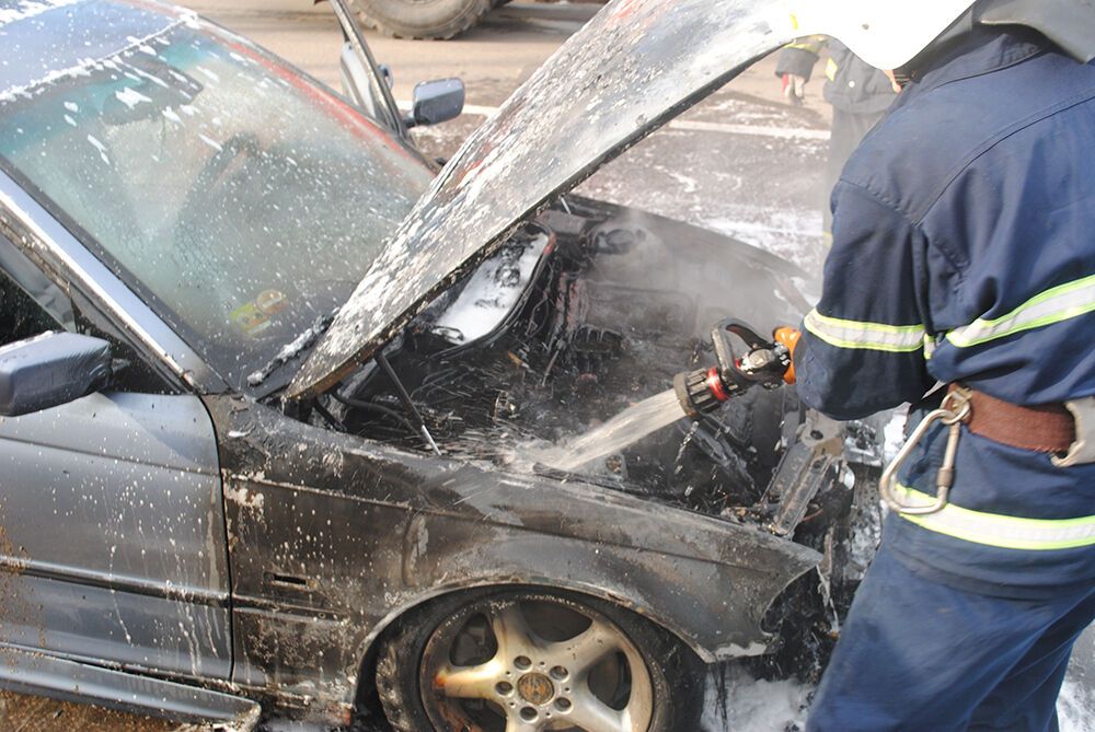 Миколаїв: рятувальники ліквідували пожежу автомобілю